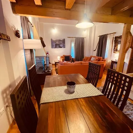 Ξενοδοχείο με διαμερίσματα Parnassos Snow Hill Chalet Αράχωβα